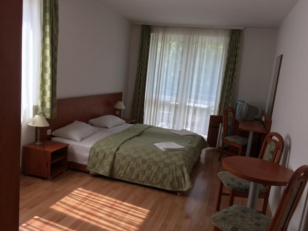 Hajdúszoboszló Hotel Kristaly מראה חיצוני תמונה