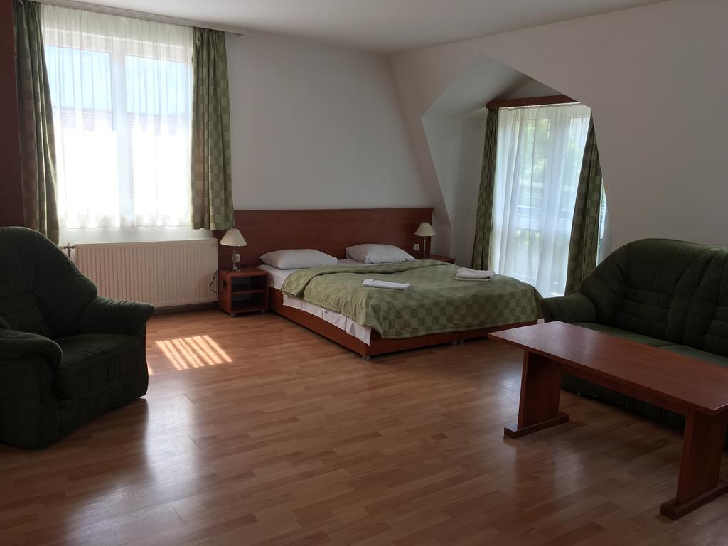 Hajdúszoboszló Hotel Kristaly מראה חיצוני תמונה