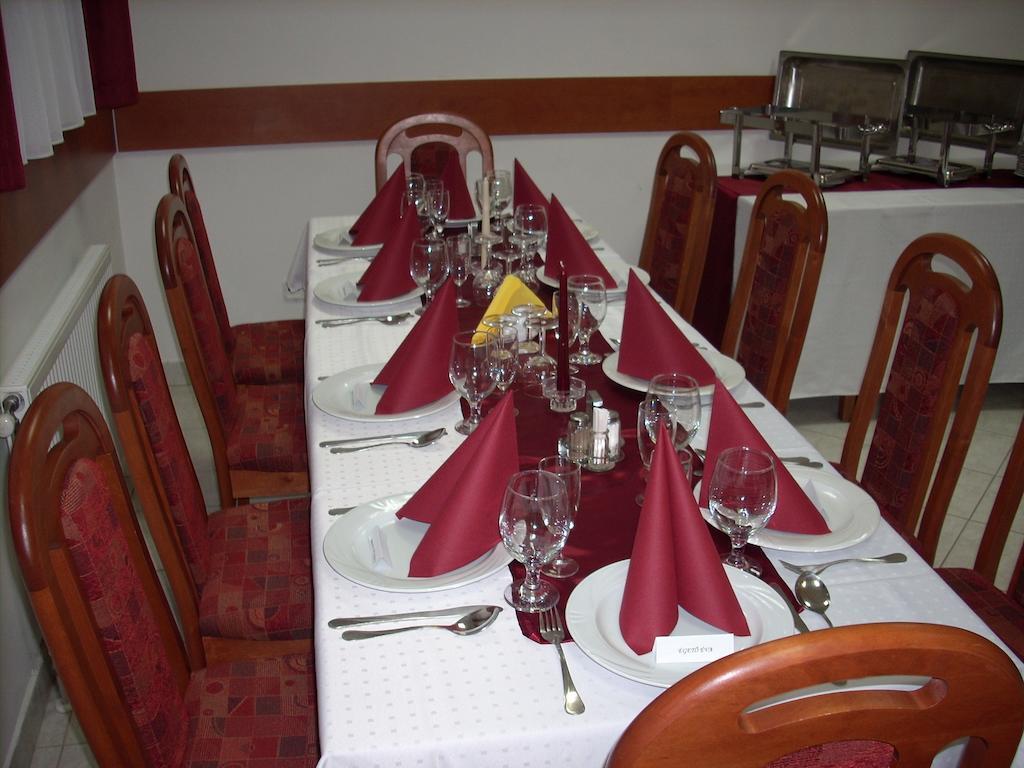 Hajdúszoboszló Hotel Kristaly מראה חיצוני תמונה